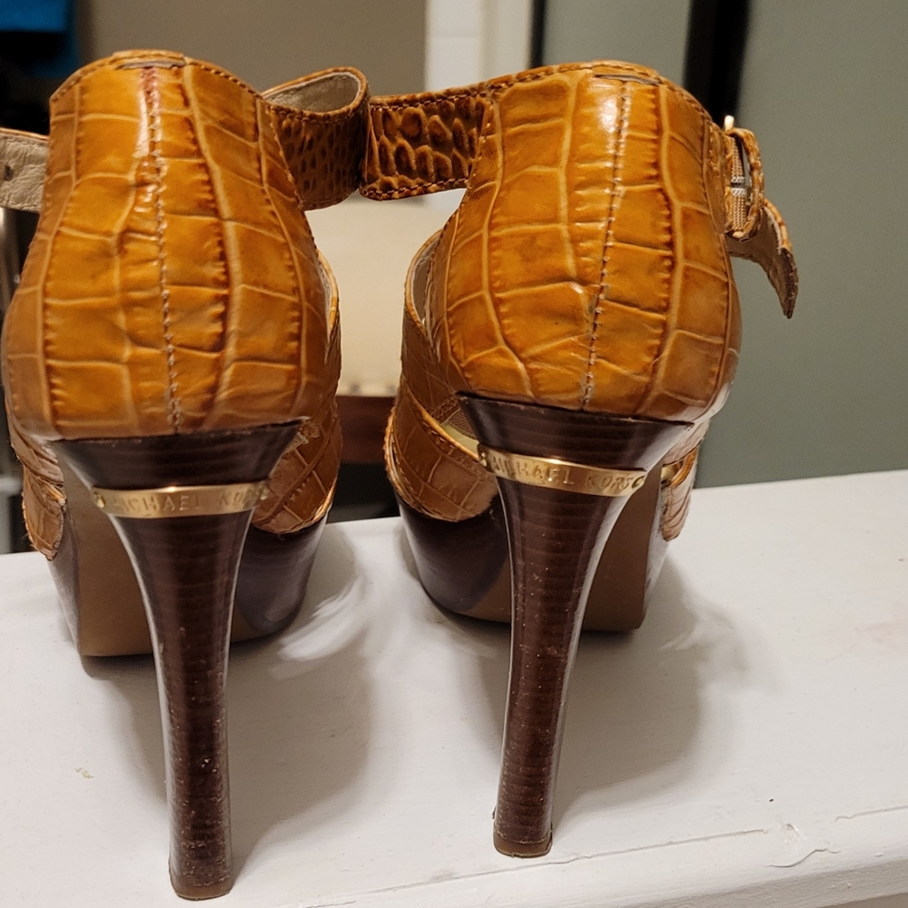 Michael Kors Croc Embossed Leather platform heels - Picture 2 of 5